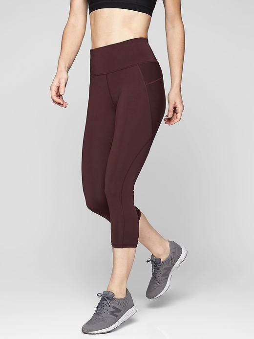 Athleta Stealth Capri Cassis