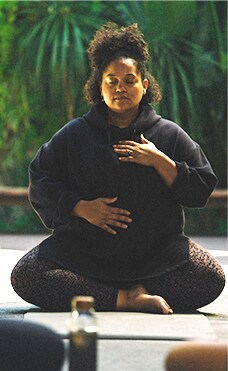 alli simon meditating