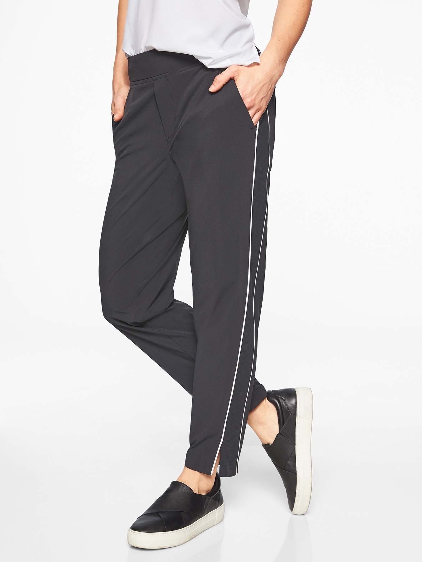 One of the most versatile pants you could ever own and comes in many  colors. The Brooklyn Ankle Pant by @athleta #athletapartner #powerof