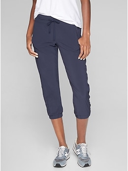 Athleta capri online joggers