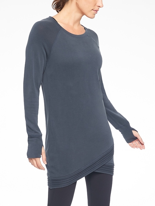 Athleta serenity criss deals cross sweatshirt