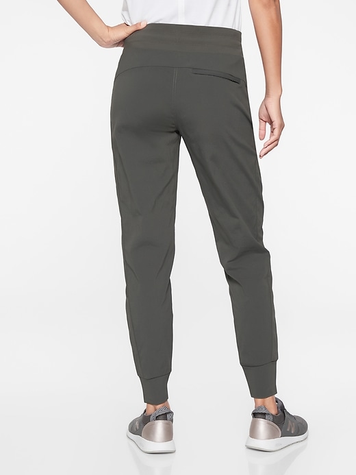 Athleta Trekkie North Jogger Review: These Pants Are an Instant Wardrobe  Staple