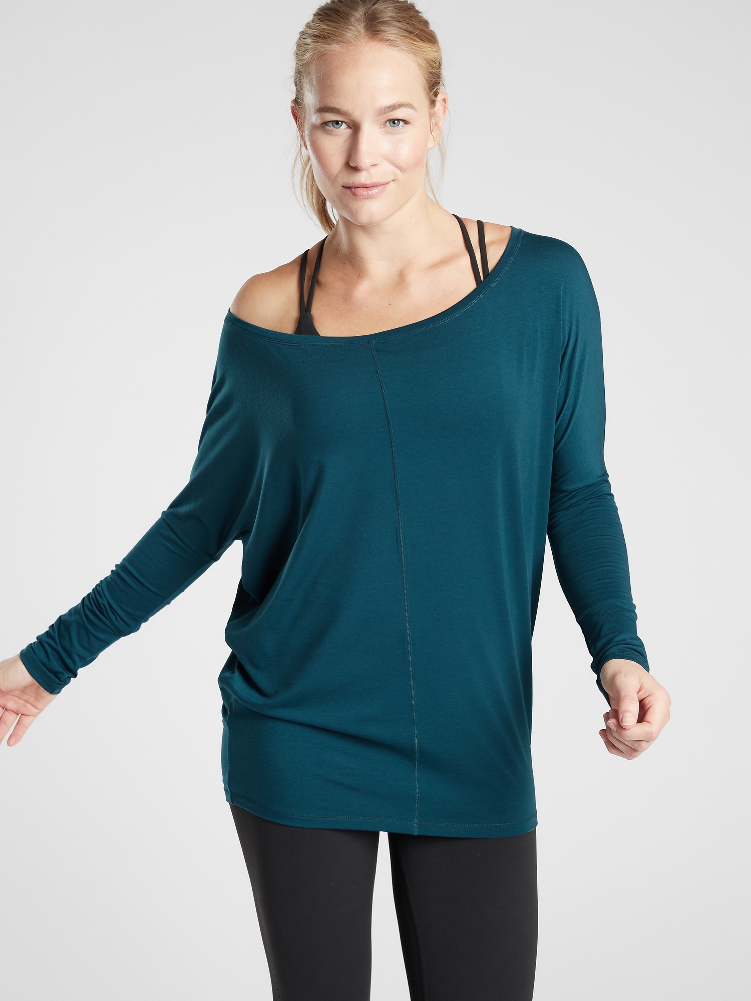 https://athleta.gap.com/webcontent/0017/546/226/cn17546226.jpg