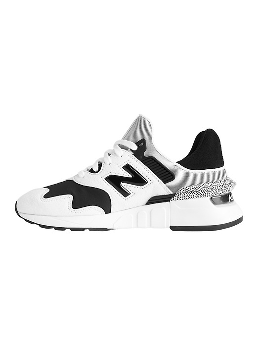 Image number 2 showing, 997 Sport Sneaker by New Balance&#174