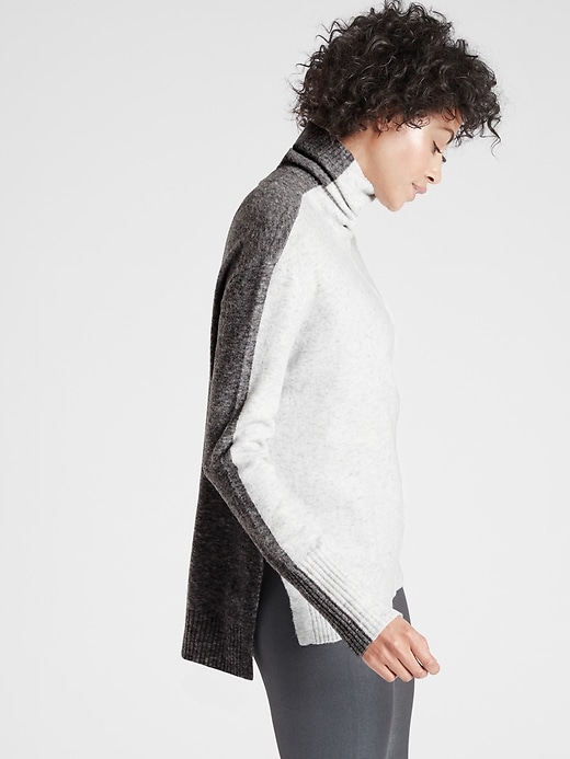 1 of 8 showing, with the color Light Grey Heather/ Charcoal Heather of product Transit Colorblock Turtleneck