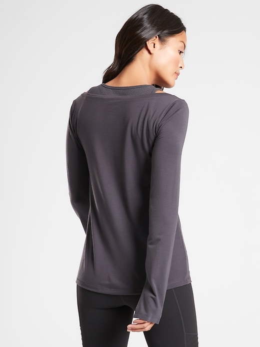 2 of 8 showing, with the color Spring Night of product Essence Groove Top