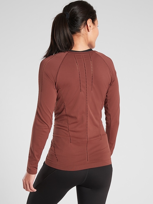 2 of 8 showing, with the color Cognac Brown of product Foothill Seamless Long Sleeve