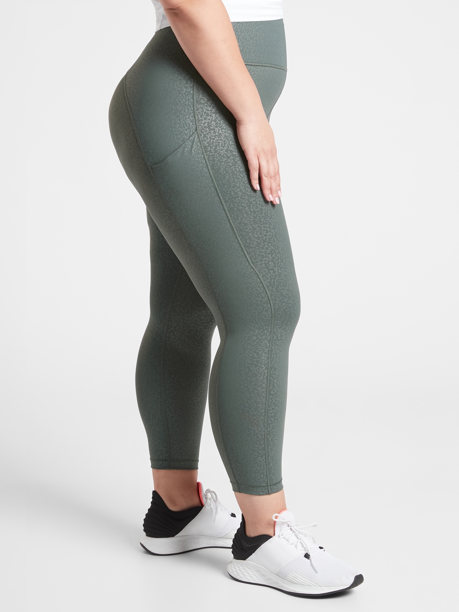 Outdoor Voices - The Hunter 7/8 Warmup Legging is now back in