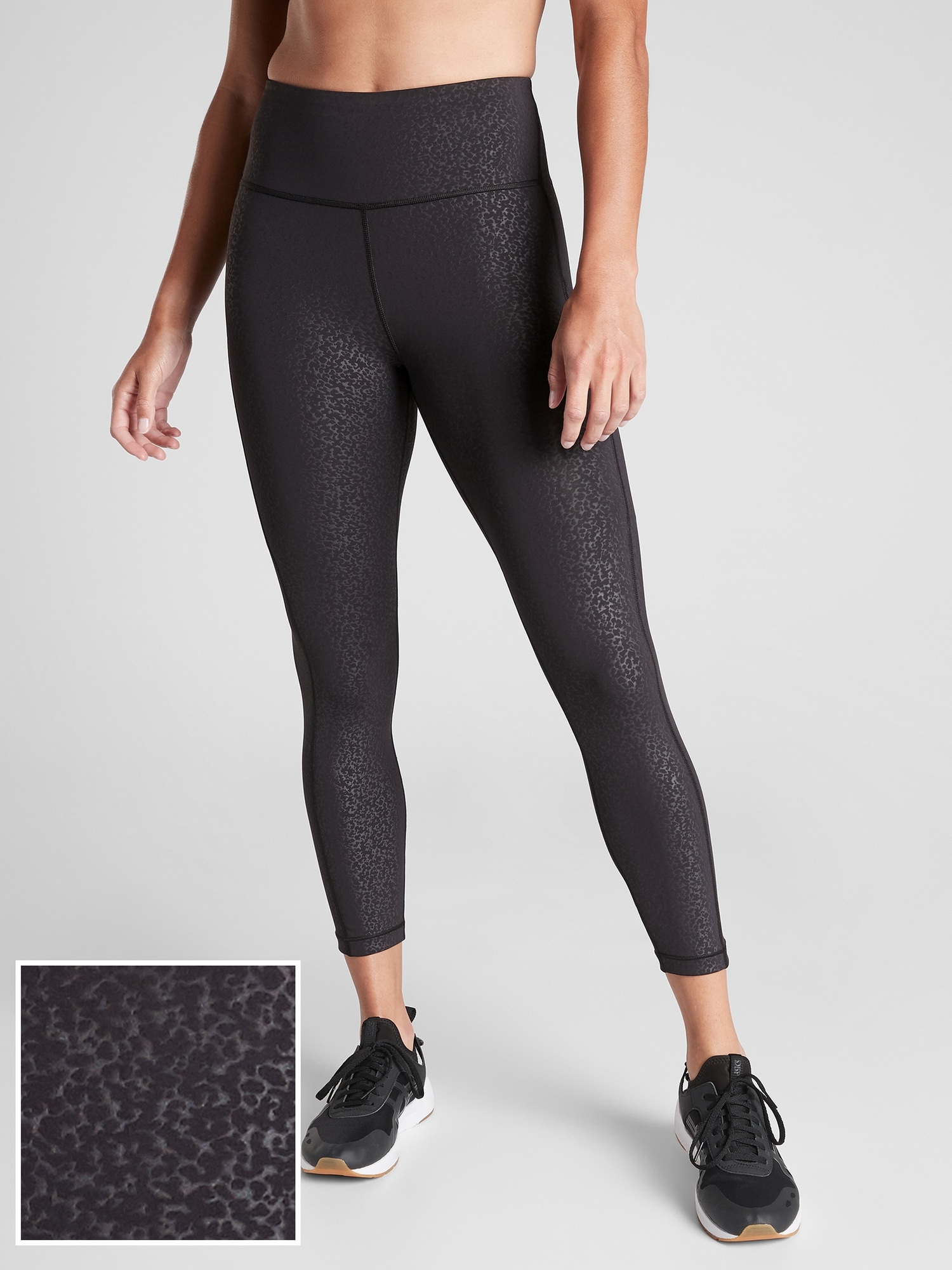 Athleta Ultimate Stash Pocket Textured 7/8 Tight - Size Medium – Chic  Boutique Consignments