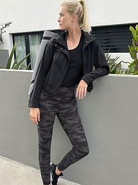 salutation camo jogger