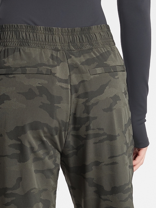 Image number 4 showing, Brooklyn Camo Lined Jogger