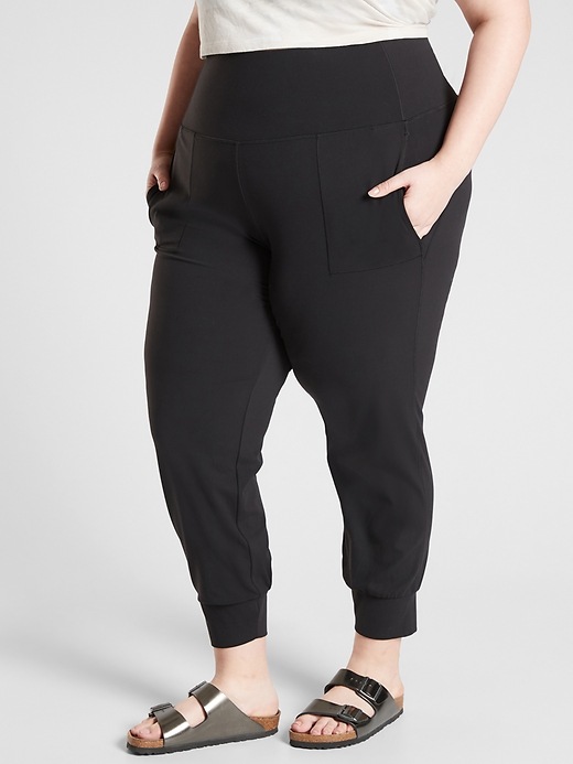 salutation jogger