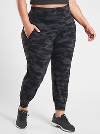 salutation camo jogger