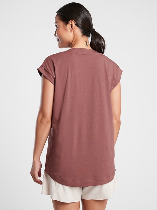 2 of 8 showing, with the color Hearth Rose of product Avenue Tee