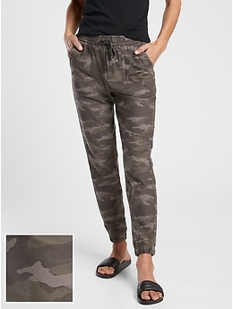 salutation camo jogger