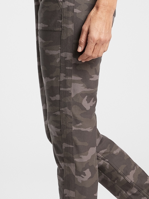 Image number 7 showing, Camo Farallon Jogger