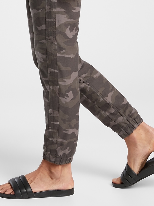 Image number 8 showing, Camo Farallon Jogger