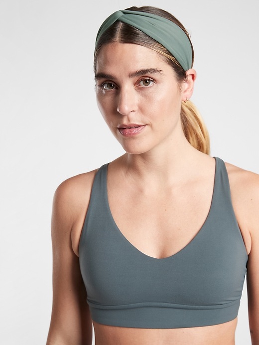 https://athleta.gap.com/webcontent/0020/198/895/cn20198895.jpg