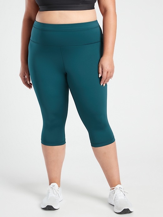 Accelerate Crop Athleta