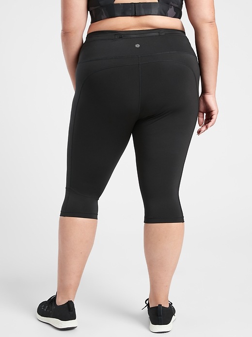 Accelerate Crop Athleta