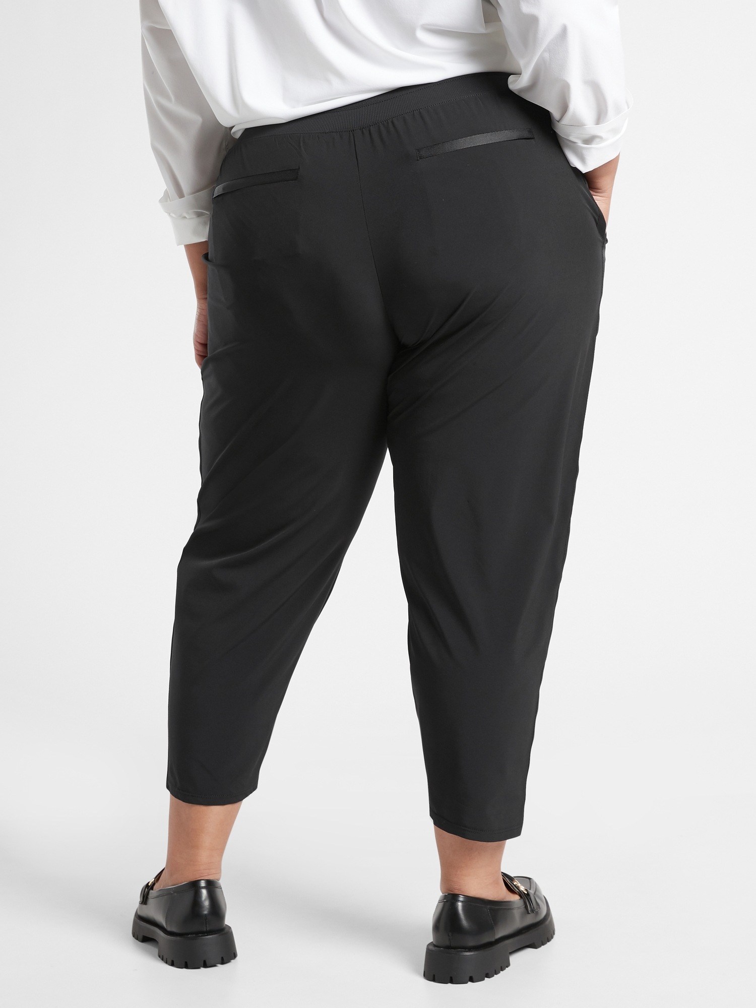 Nolita Slim Tapered Crop Pant | Athleta