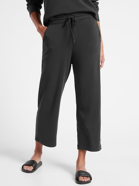 Seasoft Mid Rise Straight Crop - Black