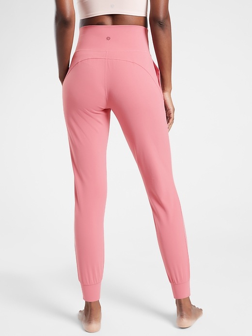 salutation jogger