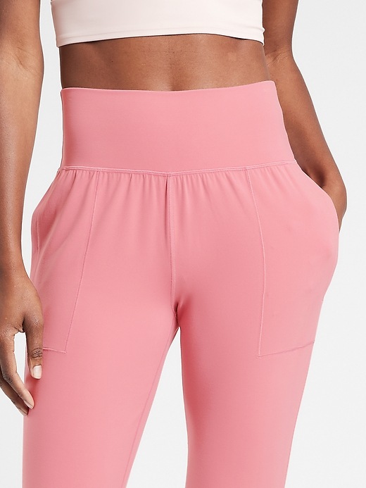 salutation jogger