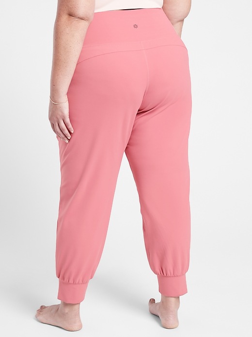 salutation jogger