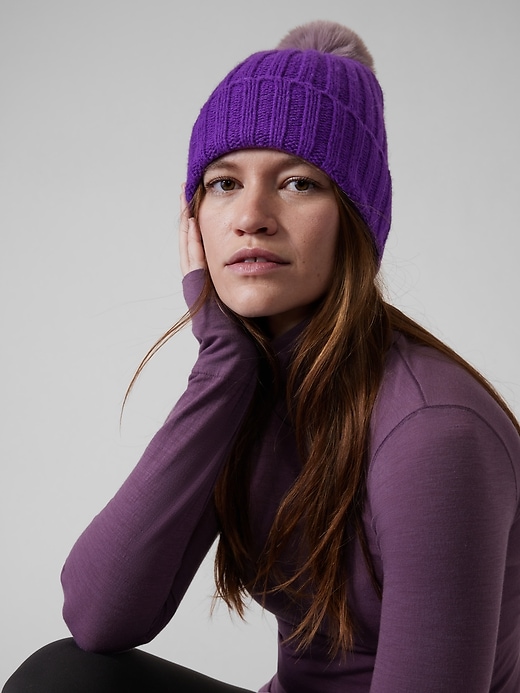 athleta pom pom hat