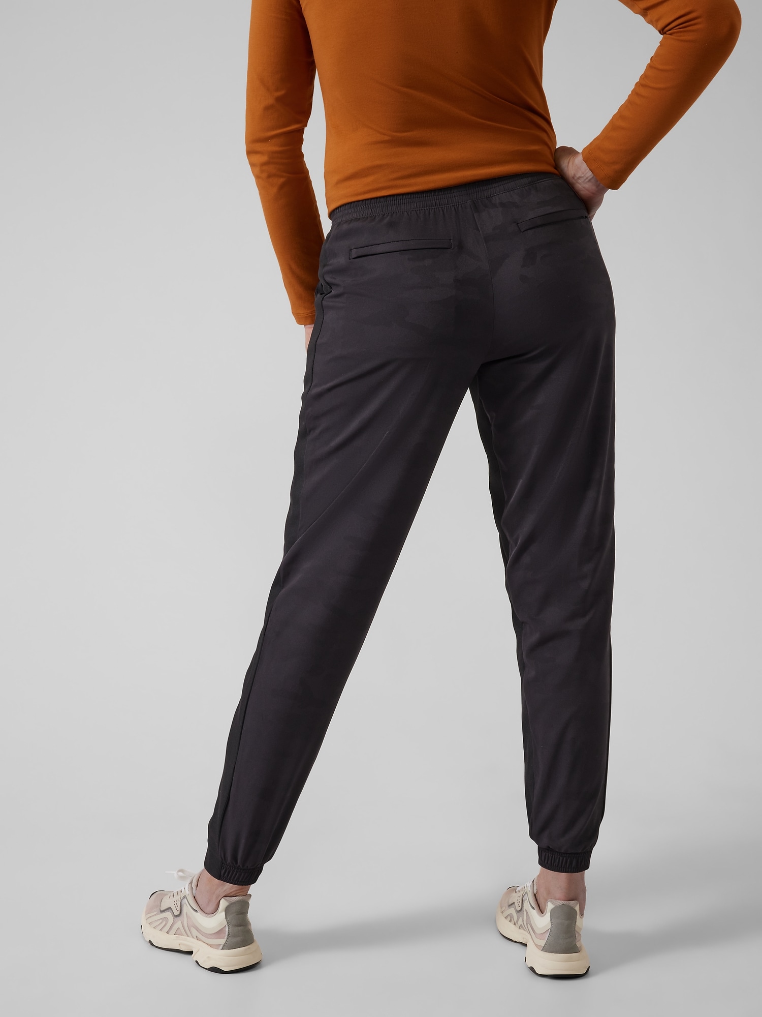 athleta brooklyn lined jogger