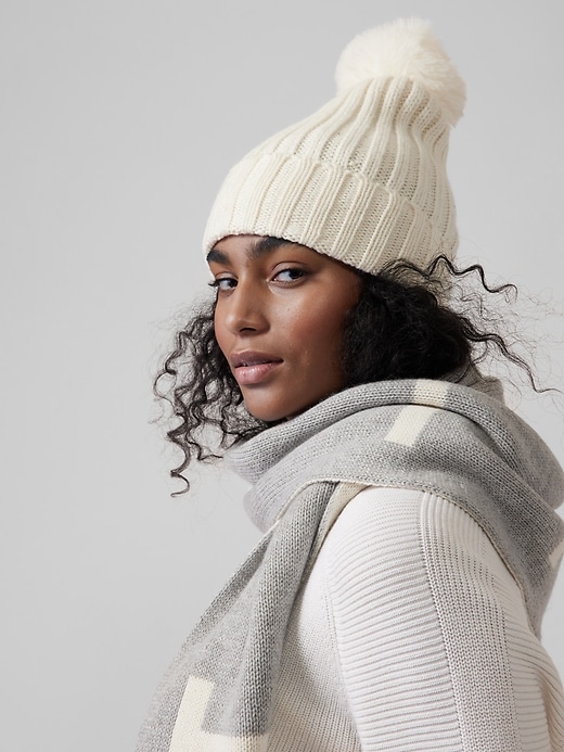 athleta pom pom hat