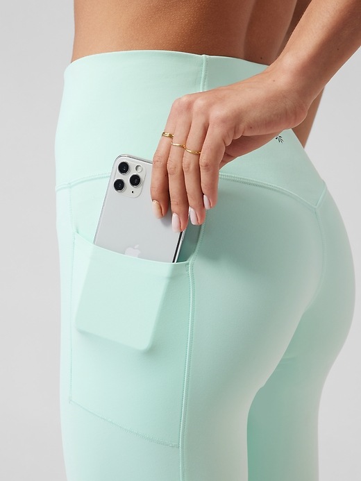 Salutation Stash Pocket 7/8 Tight | Athleta