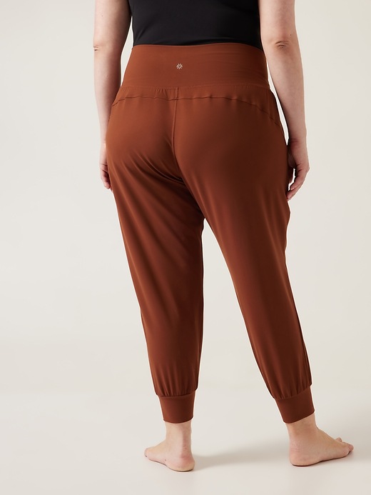 athleta salutation jogger