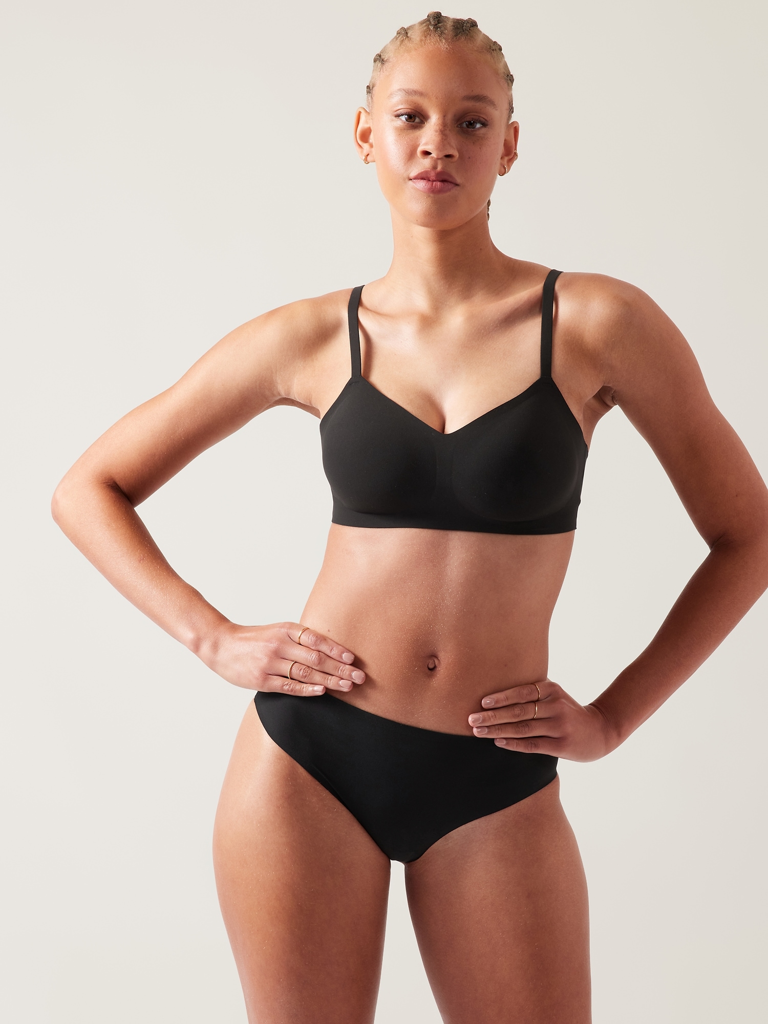 Athleta sports bra 34D black adjustable lightly padded non removable Size  undefined - $27 - From Adriana