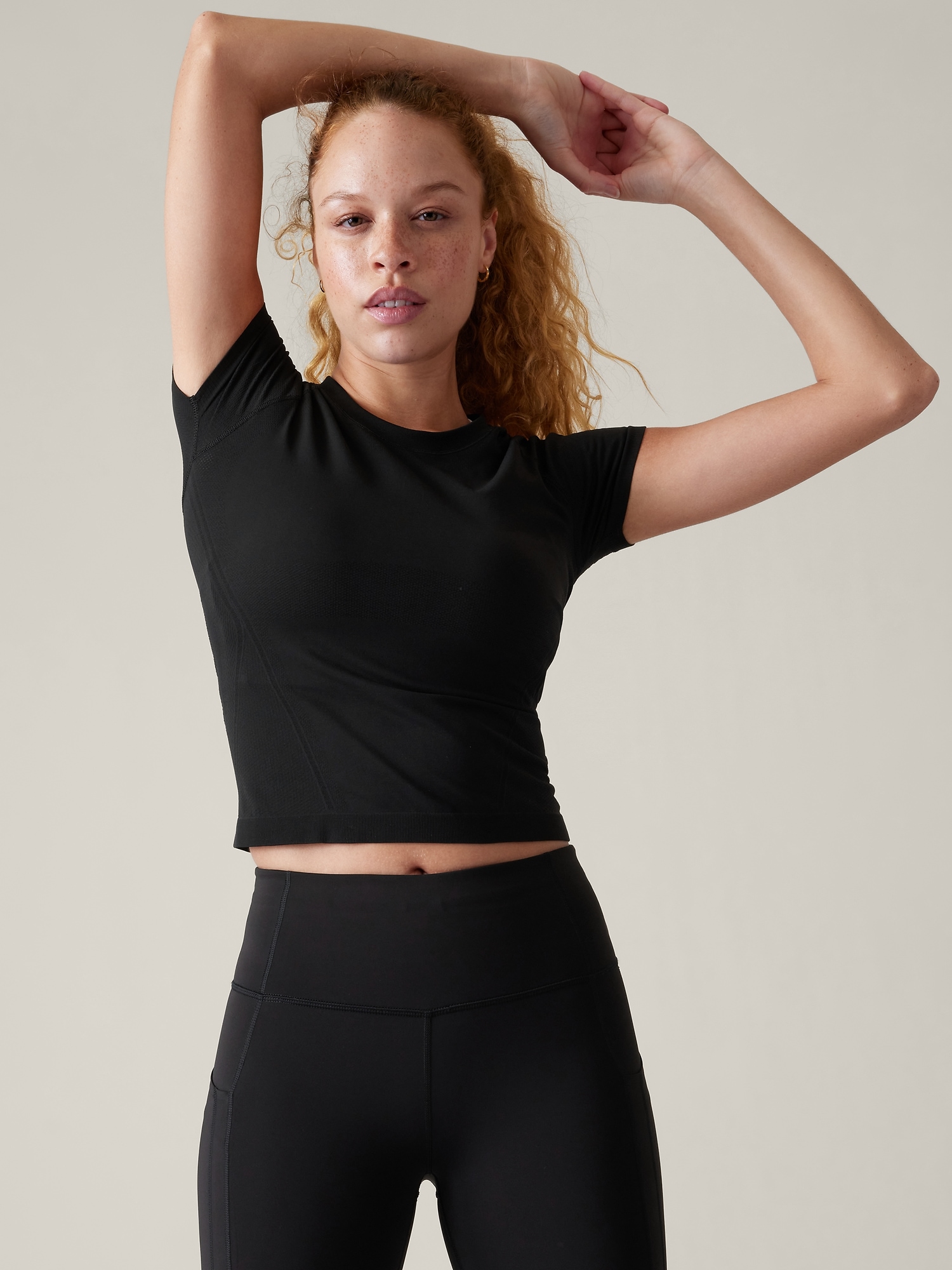 Athleta Momentum Seamless Sport Length Tee black. 1