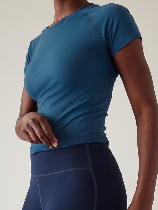Image number 6 showing, Momentum Seamless Sport Length Tee