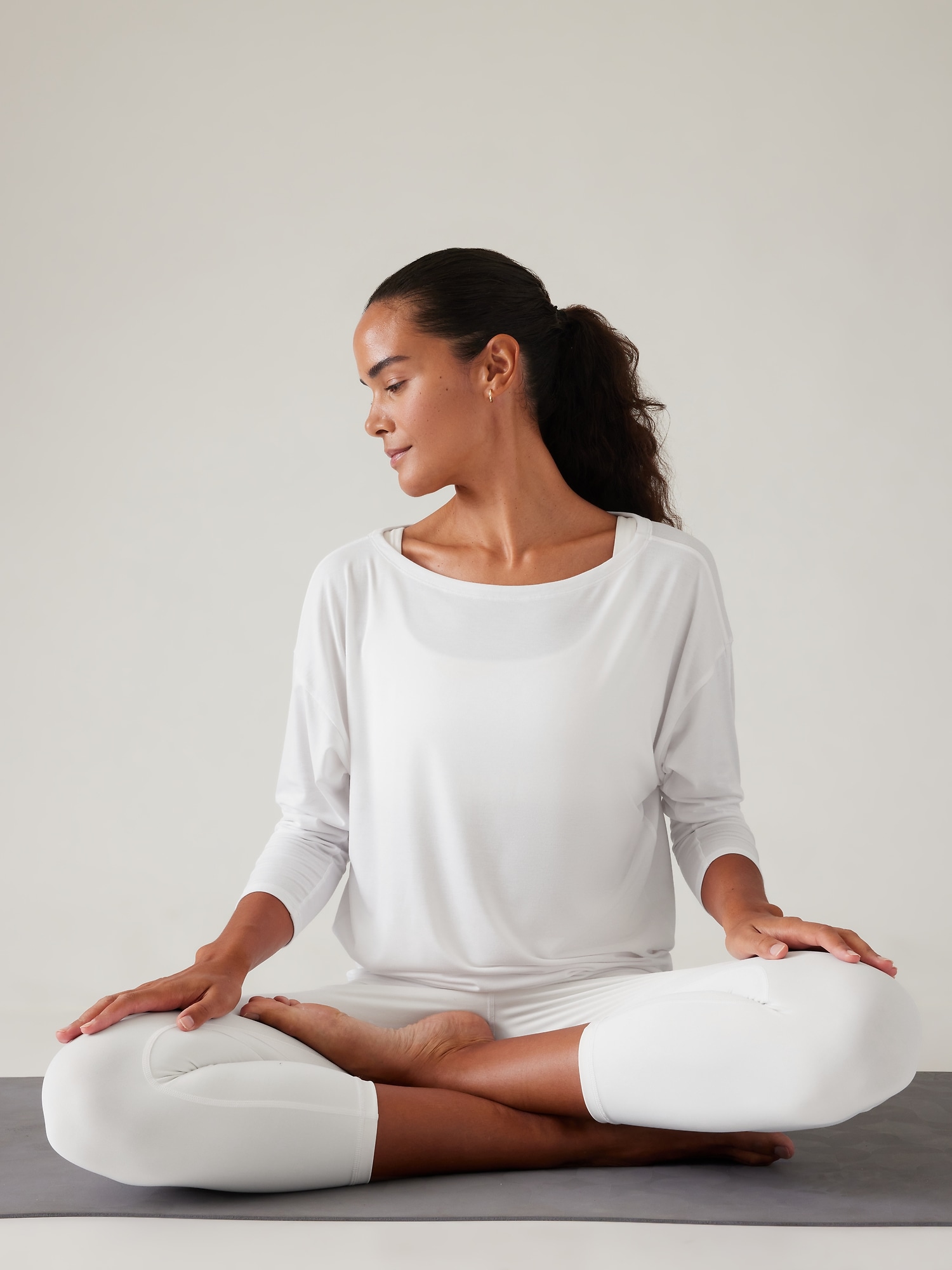 Athleta Free Meditation Classes Are Available in Store All Week Long