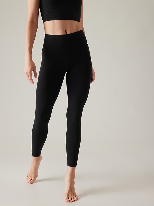 Athleta Salutation Stash Pocket 7/8 Tight