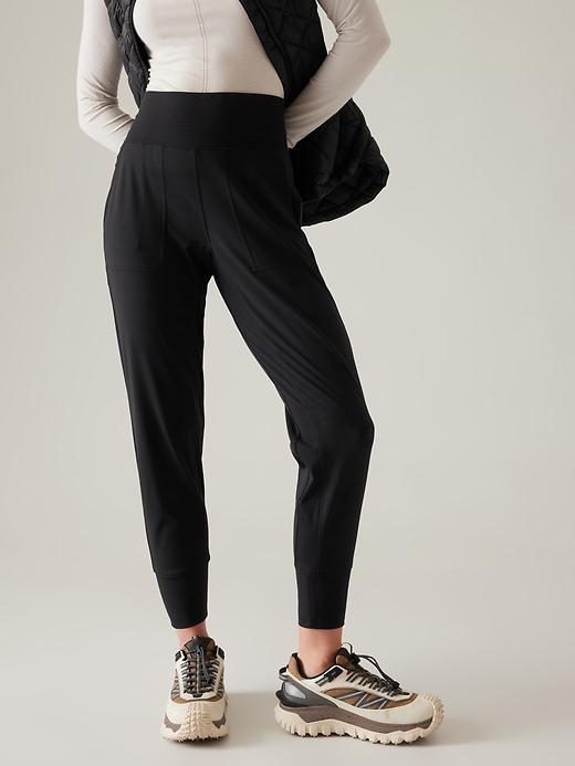 Try Before You Buy': Women's joggers from Vuori,  and