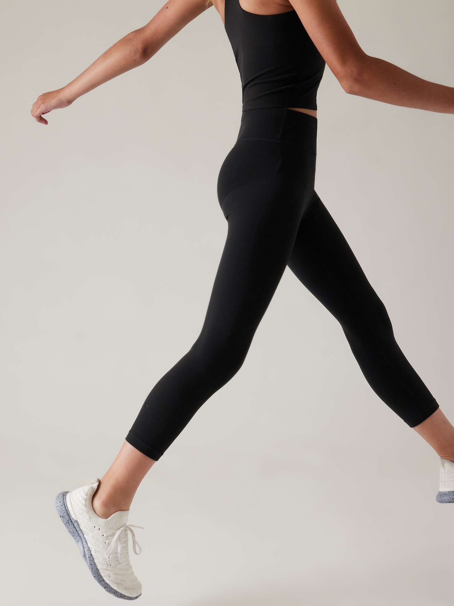Athleta Chaturanga Capri Crop Leggings Small S Black Yoga Woman’s Pants  305922