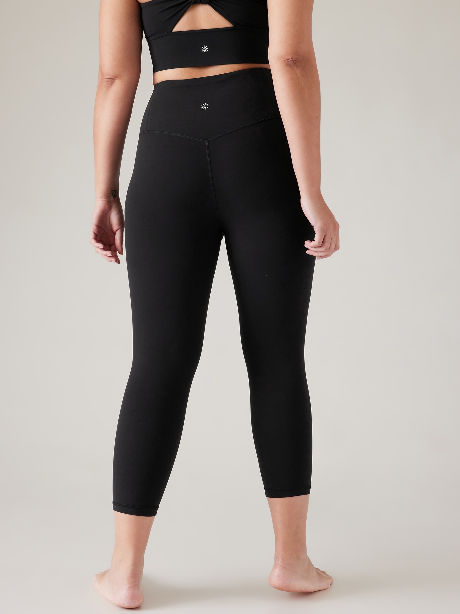 Lululemon Grey Two Toned Mid Rise Cropped Workout Straight Leg Capri Pants  - Size 6