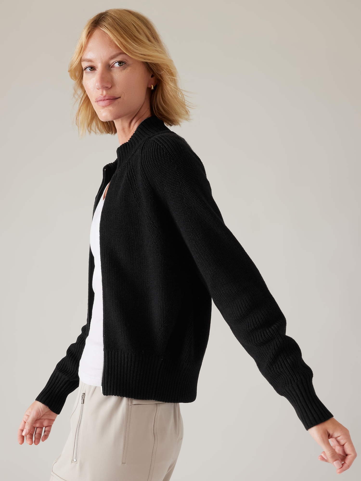 The Full-Zip Sweater Is the Next '90s Style Move You Need to Conquer