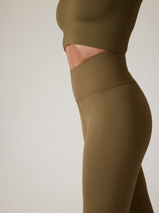 Performance wear that doesn't play by the rules. Aurora Tights is