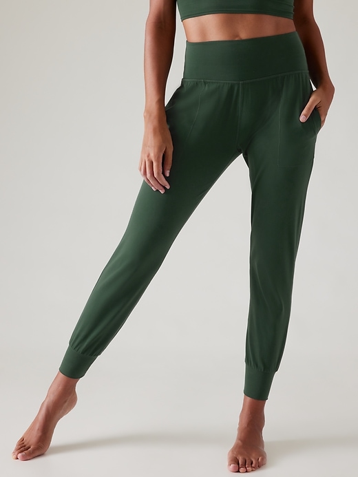 Salutation Jogger Athleta