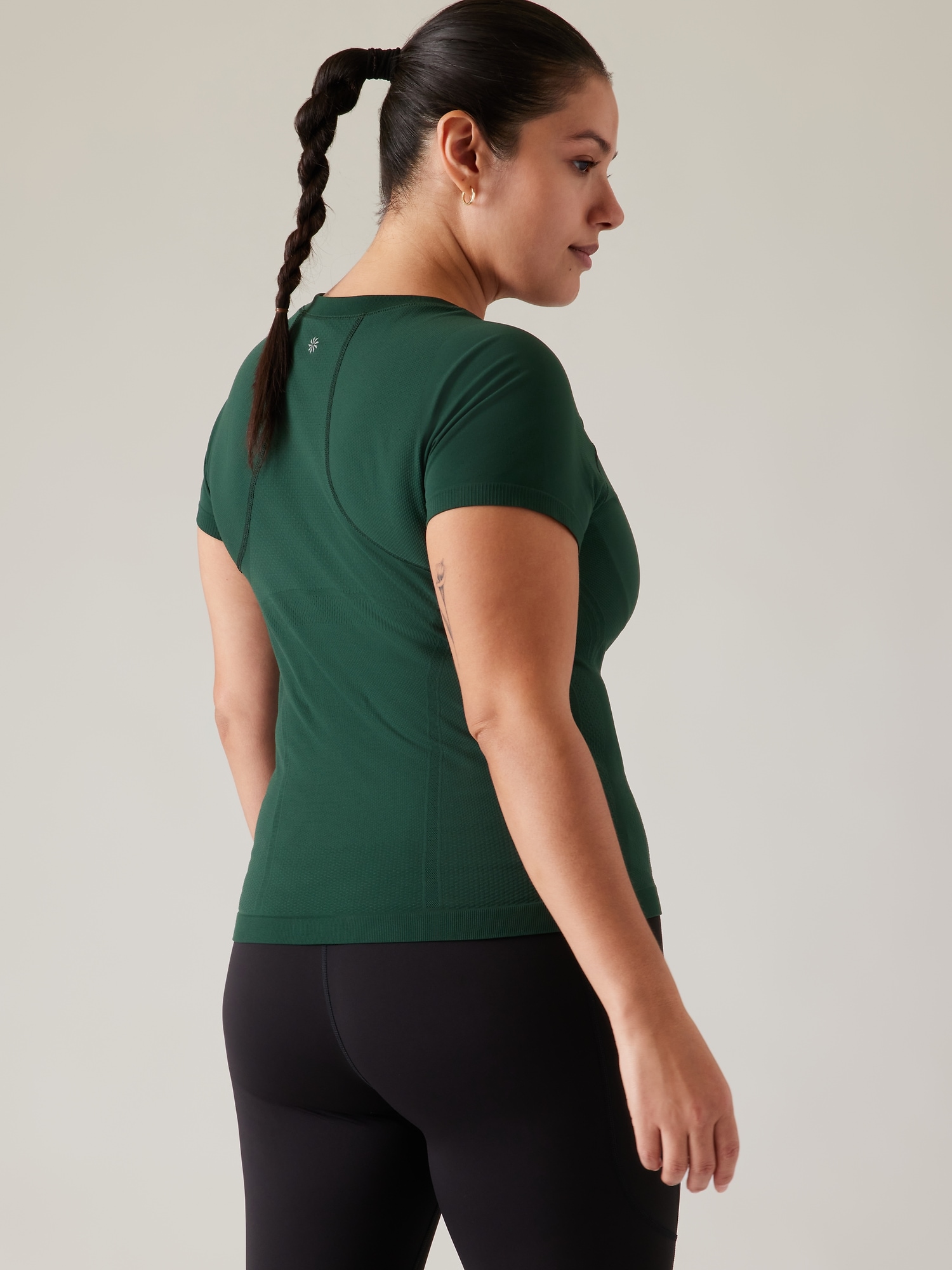 Momentum Seamless Sport Length Tee