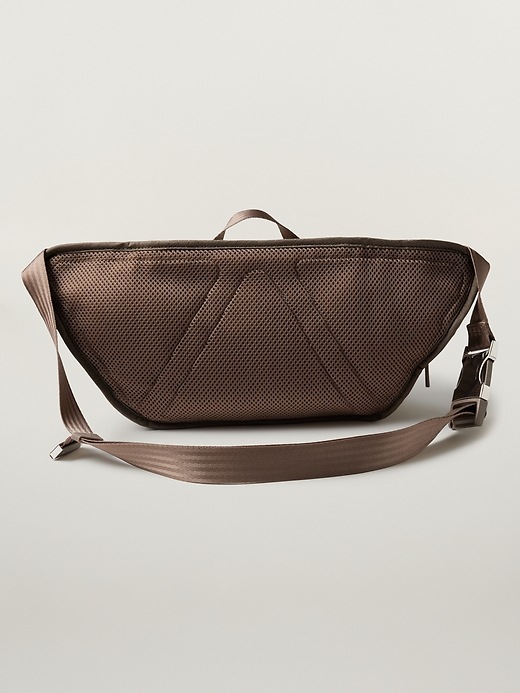 Excursion Large Belt Bag | Athleta display picture 3