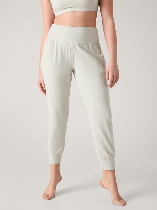 Athleta Cruise Jogger in Powervita Women's Casual 27 Stretch Pants Size: M