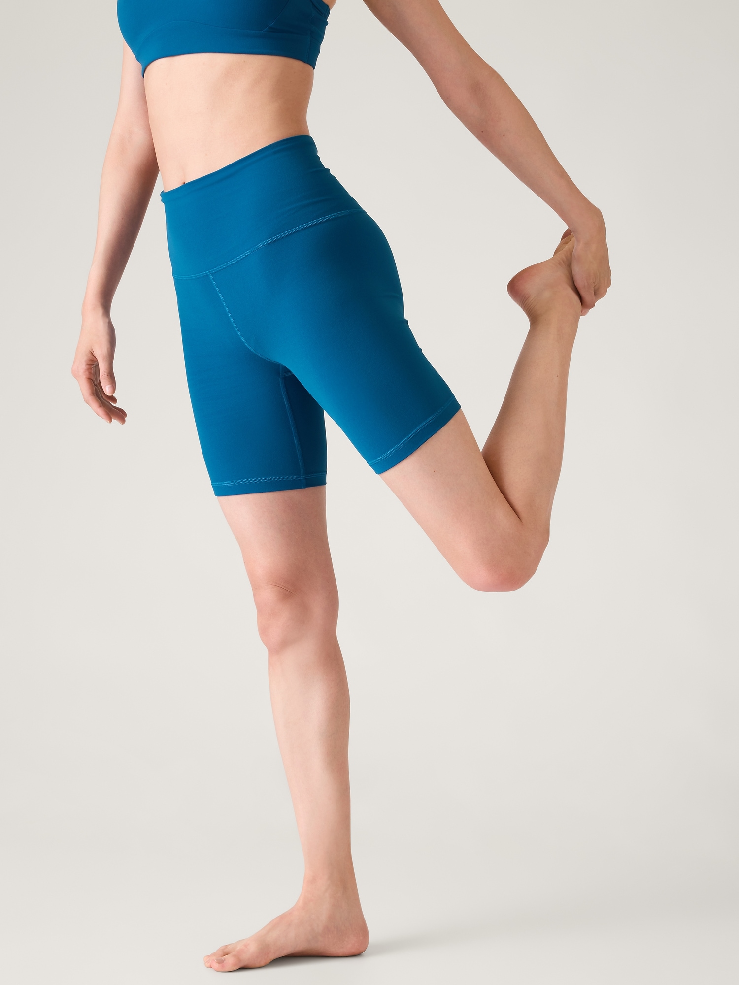 Athleta Elation Wide Leg Pant (XS Tall) vs Align Wide Leg Pant (4). : r/ lululemon