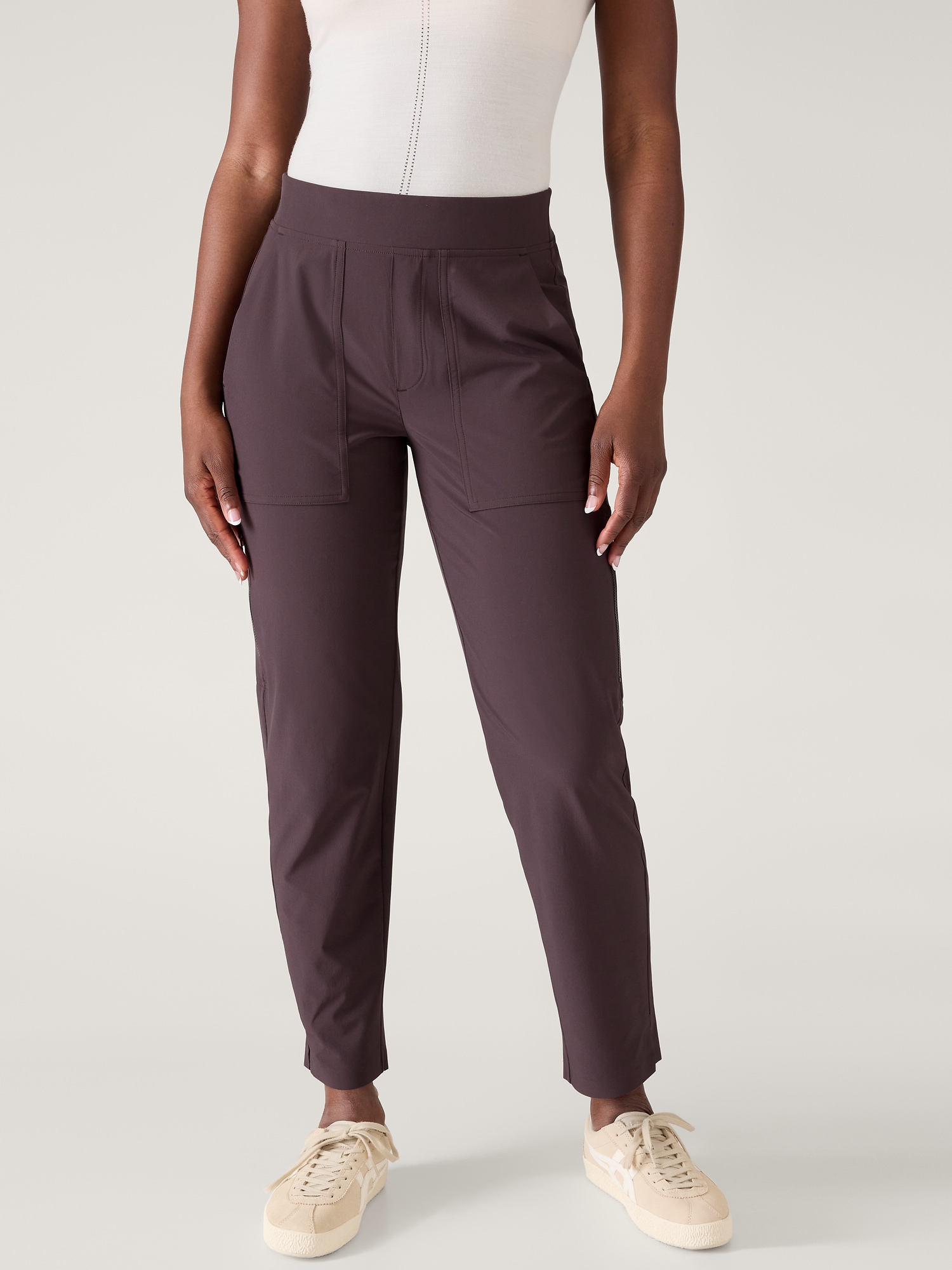 One of the most versatile pants you could ever own and comes in many  colors. The Brooklyn Ankle Pant by @athleta #athletapartner #powerof